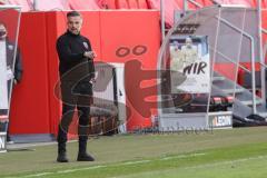 3. Liga - FC Bayern 2 - FC Ingolstadt 04 - Cheftrainer Tomas Oral (FCI) am Spielfeldrand schimpft