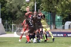 2. Fußball-Liga - Frauen - Saison 2022/2023 - FC Ingolstadt 04 - FCB München II - Torwart Anna-Lena  Daum (Nr.22 - FCI Frauen) - Lisa Ebert (Nr.10 - FCI Frauen) - Andrea Heigl (Nr.5 - FCI Frauen) -  Gaißer Fiona rot München blonde Haare - Foto: Meyer Jürg