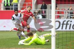 3. Liga; FC Ingolstadt 04 - SV Waldhof Mannheim; Torchance verpasst Yann Sturm (7, FCI) Torwart Nijhuis Thijmen (1 SVWM) hält Sietan Janne (22 SVWM)