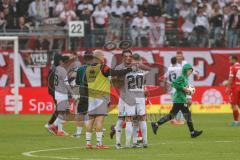 3. Liga; Energie Cottbus - FC Ingolstadt 04; Spiel ist aus, Ingolstadt gewinnt 1:4, Pascal Testroet (37, FCI) wird von Yannick Deichmann (20, FCI) getröstet, Dennis Borkowski (7, FCI)