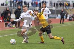 3. Liga; SpVgg Bayreuth - FC Ingolstadt 04; Zweikampf Kampf um den Ball Max Dittgen (10, FCI) Nollenberger Alexander (9 SpVgg)