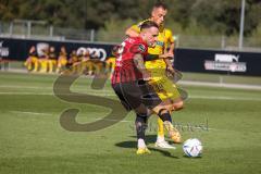 Freundschaftsspiel - Saison 2022/2023 - FC Ingolstadt 04 -  SpVgg Bayreuth - Patrick Schmidt (Nr.9 - FCI) - Steffen Eder (Nr.19 - SpVgg Bayreuth) - Foto: Meyer Jürgen