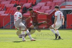 3. Liga - FC Ingolstadt 04 - FSV Zwickau - Schuß zum Tor Justin Butler (31, FCI) Möker Yannik (27 Zwickau) Stanic Jozo (6 Zwickau)