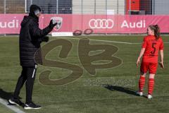 2. Frauen-Bundesliga - Saison 2021/2022 - FC Ingolstadt 04 - Eintracht Frankfurt II - Thorsten Splieth Co-Trainer (FCI) - Heigl Andrea (#5 FCI) - Foto: Meyer Jürgen