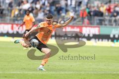 3. Liga; SV Sandhausen - FC Ingolstadt 04; Schuß auf das Tor Torchance verpasst Felix Keidel (43, FCI)