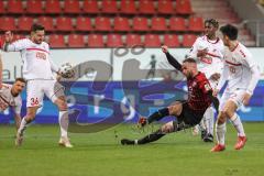 3. Liga - FC Ingolstadt 04 - Türkgücü München - DrehSchuß Fatih Kaya (9, FCI) kommt nicht durch, Park Yi-Young (2 Türkgücü) Kusic Filip (36 Türkgücü)