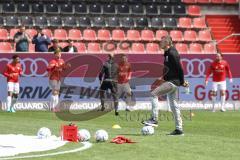 3. Liga; FC Ingolstadt 04 - SC Verl; vor dem Spiel Cheftrainer Michael Köllner (FCI) Warmup