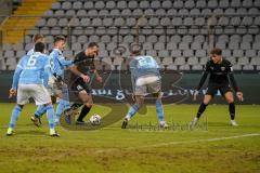 3. Liga - TSV 1860 München - FC Ingolstadt 04 - Peter Kurzweg (16, FCI) kämpft sich durch Salger Stephan (6, 1860) Belkahia Semi (27, 1860) Dennis Eckert Ayensa (7, FCI) wartet auf den Ball