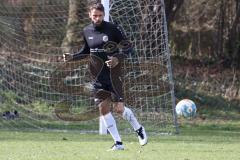 Fussball - Kreisliga - FC Gerolfing - SV Karlshuld - Christian Träsch Fc Gerolfing beim warm machen - Foto: Meyer Jürgen