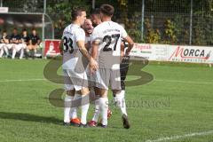 Kreisliga - Saison 2022/2023 - Türk.SV Ingolstadt - TSV Gaimersheim - Jan Witek weiss Gaimersheim passt auf Nicolea Nechita mitte  der den 0:1 Führungstreffer schiesst - jubel - Foto: Meyer Jürgen