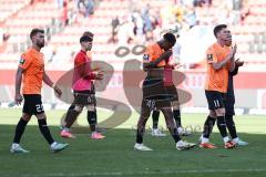 3. Liga; FC Ingolstadt 04 - FC Viktoria Köln; Spieler bedanken sich bei den Fans Niederlage, hängende Köpfe Yannick Deichmann (20, FCI) Bryang Kayo (48, FCI) Felix Keidel (43, FCI) Sebastian Grönning (11, FCI) Marcel Costly (22, FCI)