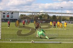 Freundschaftsspiel - Saison 2022/2023 - FC Ingolstadt 04 -  SpVgg Bayreuth - Der 2:0 Führungstreffer per Elfmeter von Jalen Hawkins (Nr.20 - FCI) - jubell - Torwart Sebastian  Kolbe (Nr.31 - SpVgg Bayreuth) - Foto: Meyer Jürgen