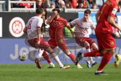 3. Liga - Saison 2025/26 - SV Wehen/Wiesbaden - FC Ingolstadt 04  - Georgios Antzoulas (Nr.6 - FCI) - Carlsen Frederic Bennedsgaard (Nr.8 - FCI) - Moritz Flotho (Nr.28 - Wiesbaden) - Foto: Meyer Jürgen