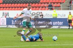 2.BL; FC Ingolstadt 04 - Werder Bremen, Denis Linsmayer (23, FCI) am Boden