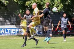 Kreisklasse - Saison 2023/2024 - GW Ingolstadt - FC Gelbelsee - Thomas Forster gelb Gelbelsee - Kerim Durmus schwarz #3 GW Ing - Foto: Meyer Jürgen
