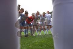 2. Bundesliga Frauen - Saison 2024/25 - FC Ingolstadt 04 Frauen - SV Weinberg -  Die Mannschaft bildet einen Kreis vor dem Spiel -  - XXXXX - Foto: Meyer Jürgen