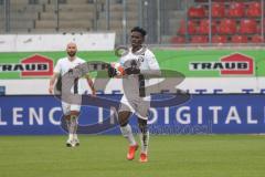 2.BL; 1. FC Heidenheim - FC Ingolstadt 04; Hans Nunoo Sarpei (18 FCI) bringt Ball zum Anstoß nach dem 1:0