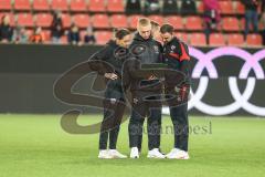 3. Liga; FC Ingolstadt 04 - FC Viktoria Köln; Spiel ist aus Niederlage, hängende Köpfe 1:2 Analyse am Laptop Cheftrainerin Sabrina Wittmann (FCI) Co-Trainer Fabian Reichler (FCI) Spielanalyst Yannick Schmidt (FCI)