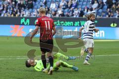 3. Liga; MSV Duisburg - FC Ingolstadt 04; Zweikampf Kampf um den Ball Torwart Vincent Müller (1 MSV) verletzt sich und bleibt liegen, Tobias Bech (11, FCI)