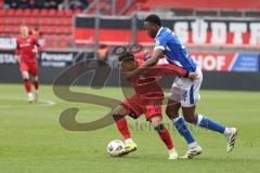 3. Liga - Saison 2025/26 - FC Ingolstadt 04 - Energie Cottbus - Emilio Kehrer (Nr.44 - FCI) - King Manu (Nr.2 - FC Energie Cottbus) - Foto: Meyer Jürgen