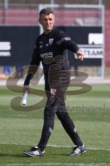 3.Liga - Saison 2022/2023 - FC Ingolstadt 04 -  - Cheftrainer Michael Köllner (FCI) beim ersten Training - Cheftrainer Michael Köllner (FCI) gibt Anweisungen - Foto: Meyer Jürgen