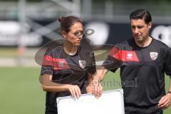 3. Liga - Saison 2024/25 - Trainingsauftakt- FC Ingolstadt 04 -  - Cheftrainerin Sabrina Wittmann (FCI) mit Taktiktafel - Co-Trainer Illia Gruev (FCI) - Foto: Meyer Jürgen