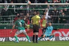 2.BL; SV Werder Bremen - FC Ingolstadt 04; Torwart Dejan Stojanovic (39 FCI) Anthony Jung (3 Bremen)