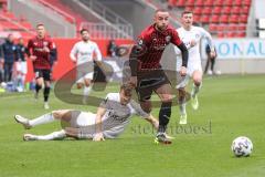 3. Liga - Fußball - FC Ingolstadt 04 - SV Meppen - Fatih Kaya (9, FCI) Zweikampf mit Bünning Lars (19  Meppen)