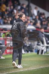3. Liga; SC Verl - FC Ingolstadt 04; Cheftrainerin Sabrina Wittmann (FCI) schreit an der Seitenlinie, Spielerbank