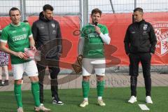 2024_2_17 - Saison 2023/24 - AUDI-Schanzer Amateur Cup - SV Hundszell - FC Gerolfing - Finale - Siegerehrung -   Cheftrainer Michael Köllner (FC Ingolstadt 04) - Lukas Fröde (Nr.34 - FC Ingolstadt 04) mitte - 1. Sieger FC Gerolfing -Philipp Haunschild am 