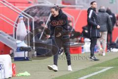 3. Liga; FC Ingolstadt 04 - SV Sandhausen; ärgert sich an der Seitenlinie, Spielerbank Cheftrainerin Sabrina Wittmann (FCI)