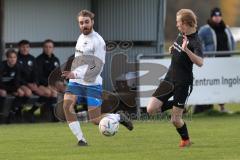 2023_11_12 - SV Hundszell - SV Karlskron   - Kreisliga - Saison 2023/24 - Daniel Tkac weiss Karlskron - Paul Amann schwarz Hundszell - Foto: Meyer Jürgen