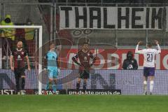 2.BL; FC Ingolstadt 04 - Erzgebirge Aue; hängende Köpfe 2:2 Ausgleich, Torwart Robert Jendrusch (1, FCI) Visar Musliu (16, FCI) Nico Antonitsch (5, FCI) Cacutalua Malcolm (21 Aue) motiviert die Auer Fans