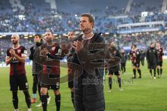 2.BL; Hamburger SV - FC Ingolstadt 04; Niederlage, hängende Köpfe 3:0, Spieler bedanken sich bei den Fans, Marcel Gaus (19, FCI) Rico Preißinger (6, FCI) Nico Antonitsch (5, FCI)