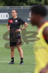 3. Liga - Saison 2024/25 - Trainingsauftakt- FC Ingolstadt 04 -  - Cheftrainerin Sabrina Wittmann (FCI) beobachtet - XXXXX - Foto: Meyer Jürgen