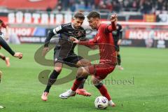 3. Liga; FC Ingolstadt 04 - Rot-Weiss Essen; Zweikampf Kampf um den Ball Max Besuschkow (17, FCI) Obuz Marvin (10 RWE)
