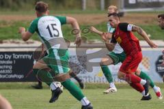 Freundschaftsspiel- Saison 2025/26- SV Kasing - FC Geisenfeld-  - Patrick Rzepka rot Kasing - Markus Renoth grün hinten - Foto: Meyer Jürgen