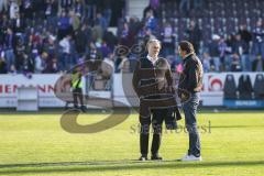 3. Liga; VfL Osnabrück - FC Ingolstadt 04; nach dem Spiel auf dem Spielfeld Gespräch Geschäftsführers Dietmar Beiersdorfer (FCI Sport Kommunikation) Sportdirektor Ivica Grlic  (FCI)