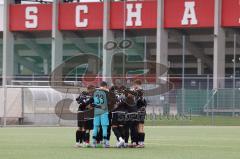 Landesliga Bayern - U17 - B-Junioren - Saison 2022/2023 - FC Ingolstadt 04 II - SV Schalding - Heining  - Die Mannschaft bildet einen Kreis vor dem Spiel - Foto: Meyer Jürgen