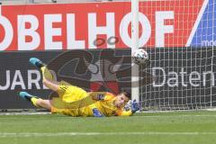 3. Liga - Fußball - FC Ingolstadt 04 - SV Meppen - Torwart Fabijan Buntic (24, FCI) hält den Ball