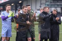 3. Liga; SC Verl - FC Ingolstadt 04; nach dem Spiel Sieg Jubel Freude; Spieler bedanken sich bei den mitgereisten Fans Torwart Boevink Pelle (26 FCI) Simon Lorenz (32, FCI) Lukas Fröde (34, FCI) Torwart Marius Funk (1, FCI) Yannick Deichmann (20, FCI)