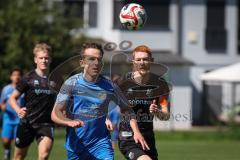 Kreisliga - Saison 2026/27 - SV Hundszell - SV Menning - Lukas Conradi blau Hundszell - Moritz Faigle schwarz Menning  - Foto: Meyer Jürgen