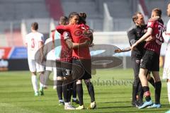 3. Liga - FC Ingolstadt 04 - FSV Zwickau - Sieg Justin Butler (31, FCI) Jonatan Kotzke (25 FCI) Fitnesstrainer Jörg Mikoleit (FCI) Filip Bilbija (35, FCI)