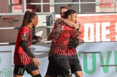 3. Liga - FC Ingolstadt 04 - 1. FC Kaiserslautern - Caniggia Ginola Elva (14, FCI) passt zu Justin Butler (31, FCI) und der trifft zum 1:0 Siegtreffer Tor, Jubel Tobias Schröck (21, FCI)