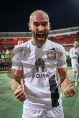 2.BL; 1. FC Nürnberg - FC Ingolstadt 04; Spiel ist aus, Sieg 0:5, Mannschaft geht zu den mitgereisten Fans, Nico Antonitsch (5, FCI) Jubel Schrei Freude Feier