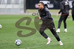 3. Liga; FC Ingolstadt 04 - Trainingsauftakt im Audi Sportpark, Trainingsgelände; Leon Guwara (6, FCI)