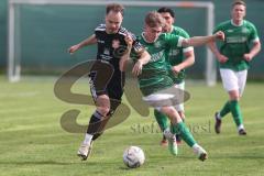 Kreisliga - Saison 2023/24 - Türkisch SV Ing - FC Gerolfing -  - Nikita Müller schwarz Türkisch - Timo Kraus grün Gerolfing - Foto: Meyer Jürgen