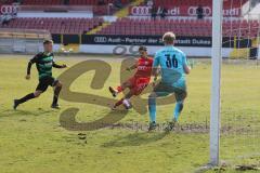 B-Junioren - Bayernliga -  Fc Ingolstadt 04 - SpVgg Greuther Fürth II - Madir Rasho rot FCI schiesst ein Tor - Jubel - Glas Benedikt Torwart Fürth -  Foto: Meyer Jürgen