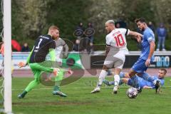 Toto Pokal; Halbfinale; FV Illertissen - FC Ingolstadt 04; Rückpass zum Tor Max Dittgen (10, FCI) Torwart Felix Thiel (1 FVI) Niklas Jeck (22 FVI)