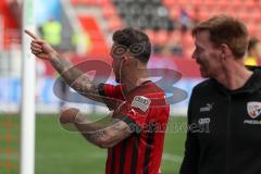 3.Liga - Saison 2022/2023 - FC Ingolstadt 04 -  SV Meppen - Patrick Schmidt (Nr.9 - FCI) verlässt verletzt den Platz und gestikuliert mit den gegnerischen Fans - - Foto: Meyer Jürgen